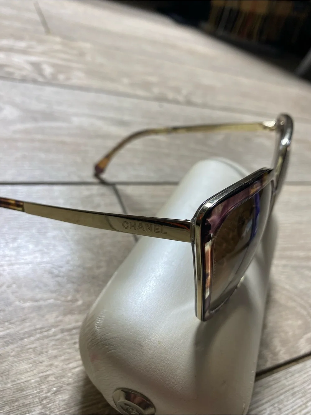 CHANEL elegant sunglasses